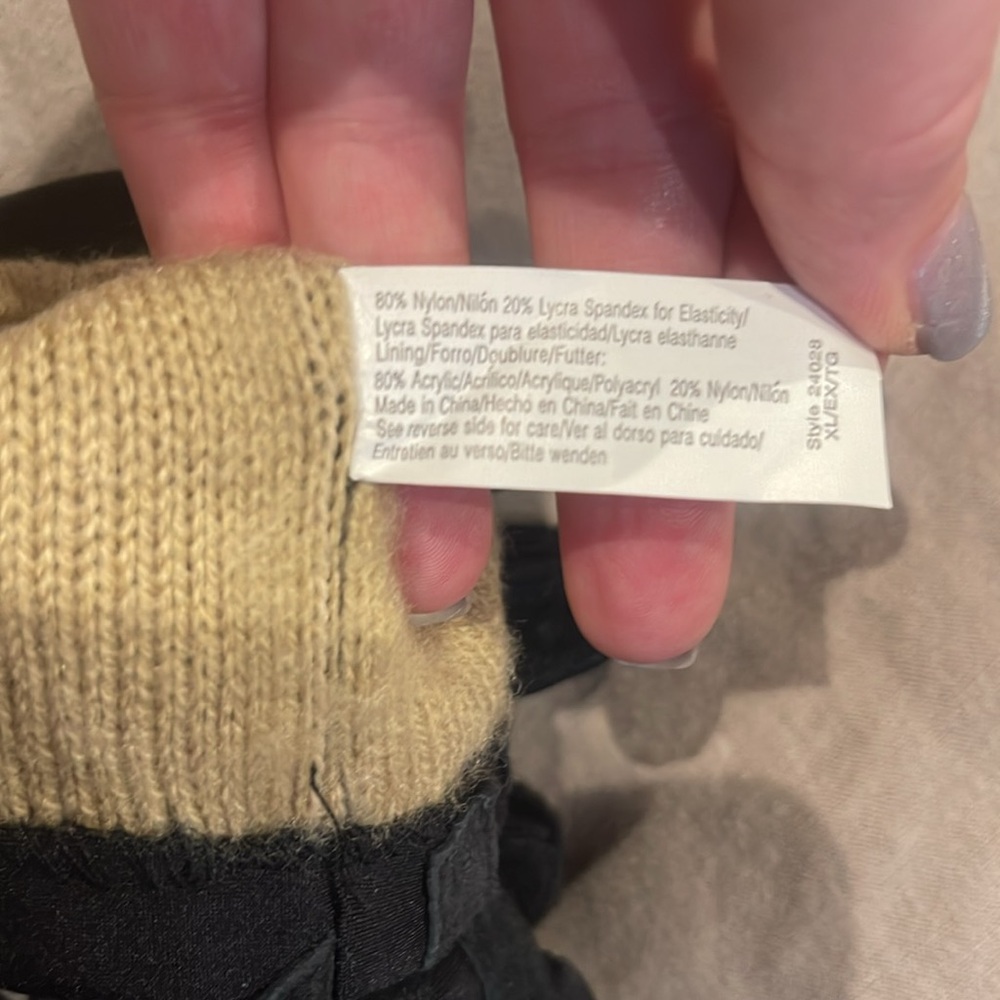Gloves - Picture 3 of 4